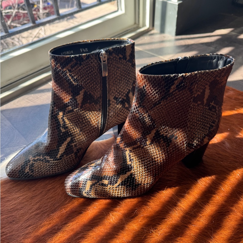 Aquatalia made in Italy REAL Snakeskin Ankle Boots 9 1/2
